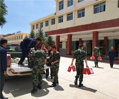 一家親│興海銅鑫慰問部隊(duì)官兵，共話軍企團(tuán)結(jié)魚水情